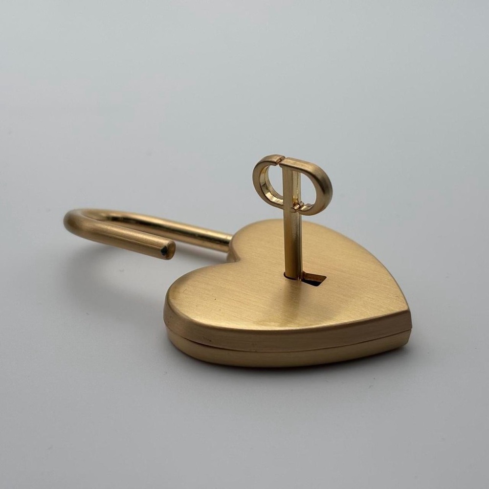CHRISTIAN DIOR HEART PADLOCK WITH KEY — GOLD-TONE - Picture 4 of 6